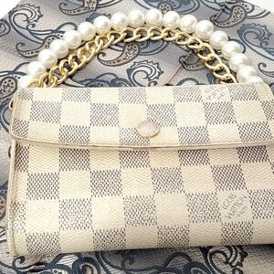 Louis Vuitton Damier Azur Pearl-Chain Clutch - Cream